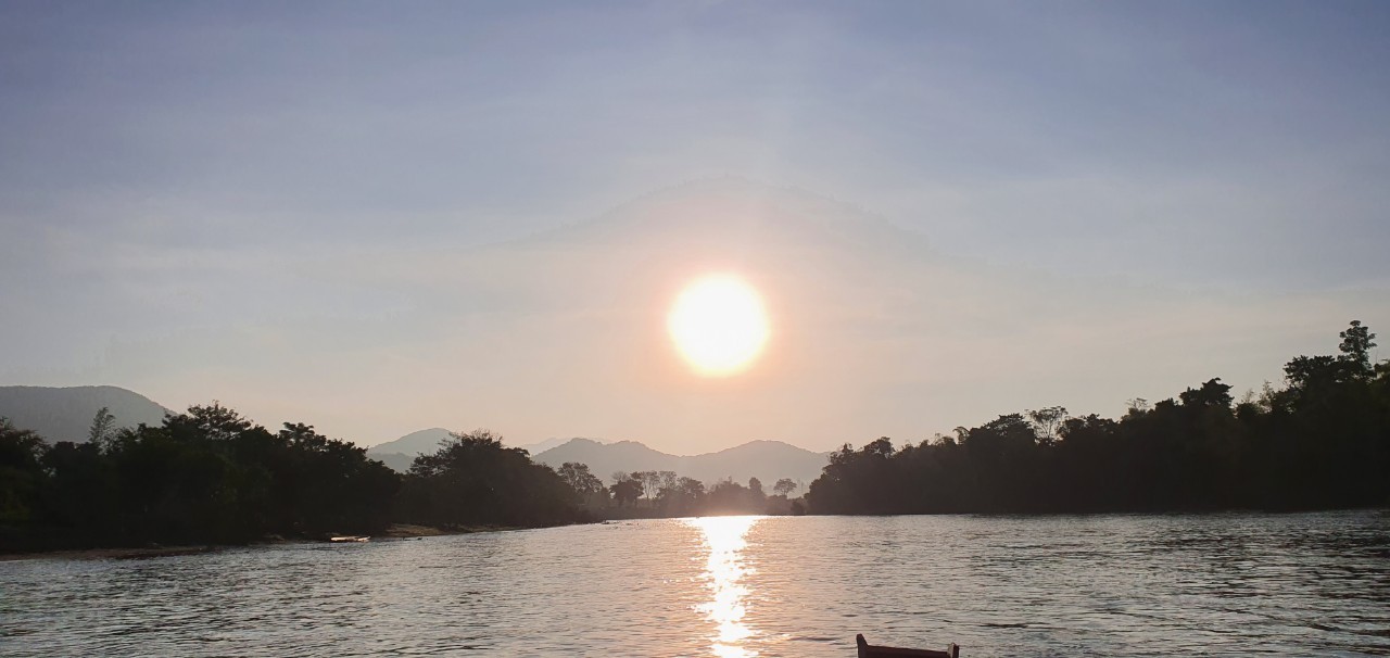 ล่องเรือเช้าๆที่วังเวียง สวยมากๆ
