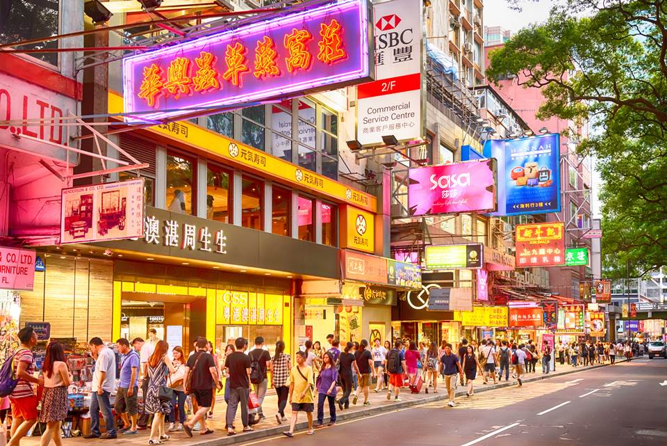 ตลาดเลดี้ (Ladies Market) ยามค่ำ