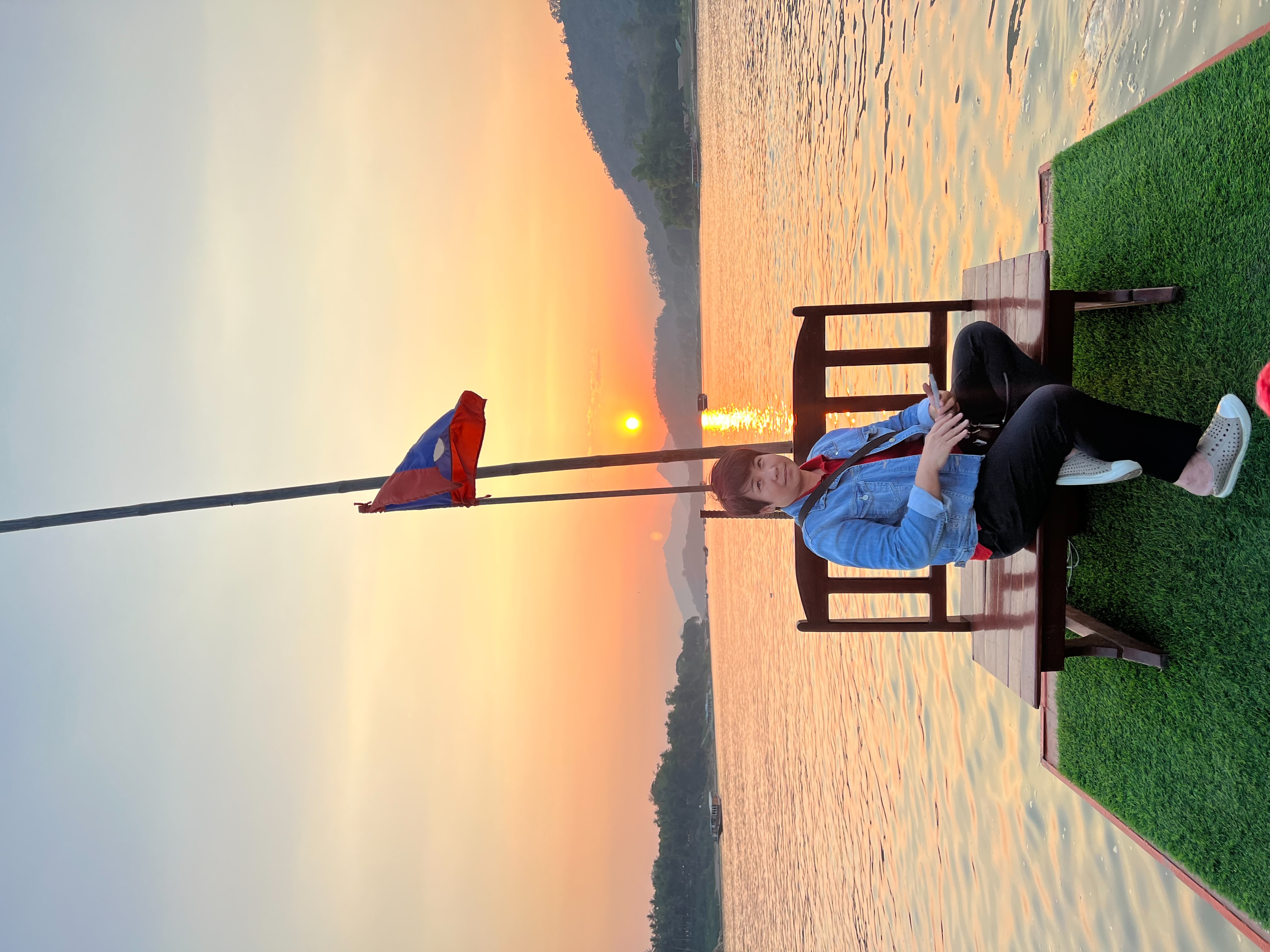 ล่องเรือทานอาหารเย็นที่หลวงพระบาง