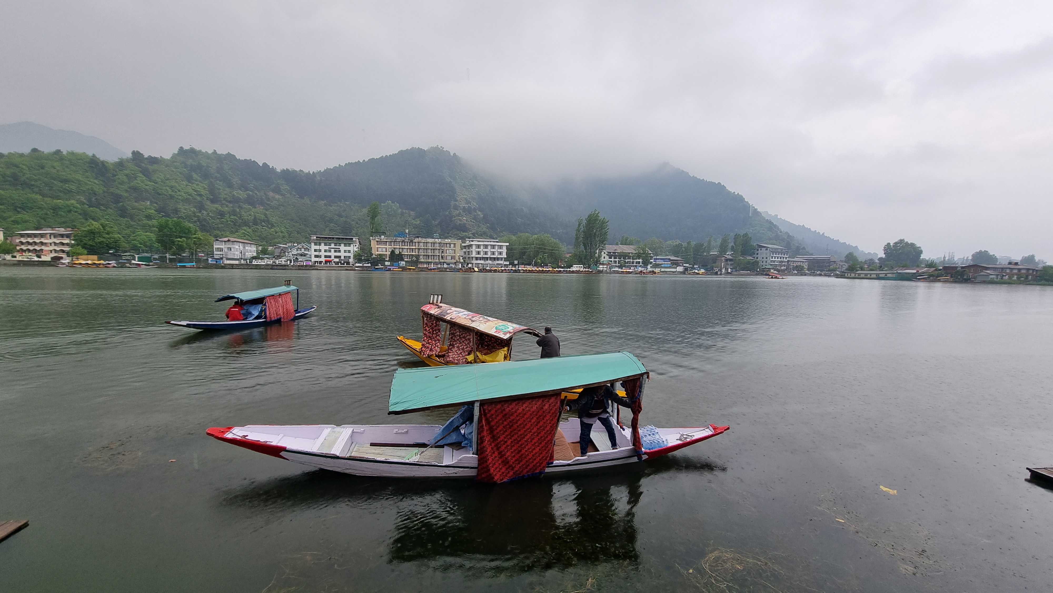 ล่องเรือชิคารา ที่ศรีนากา แคชเมียร์